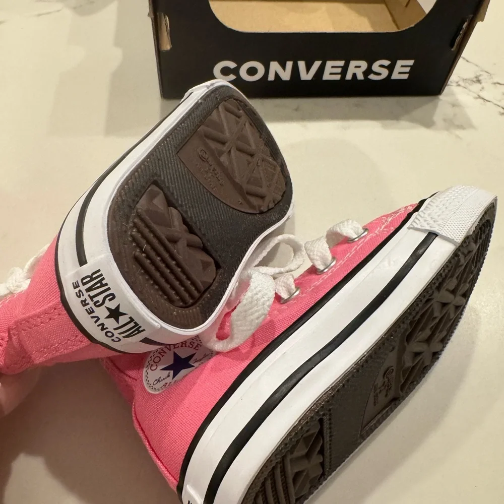 Converse vibrant pink
